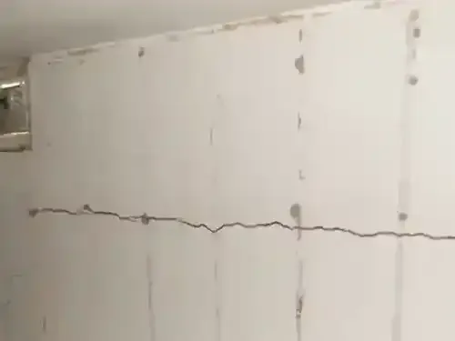 horizontal crack in poured concrete foundation